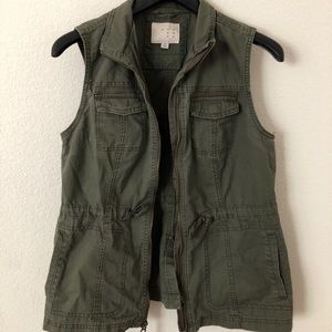 Olive Cargo Style Vest Size M